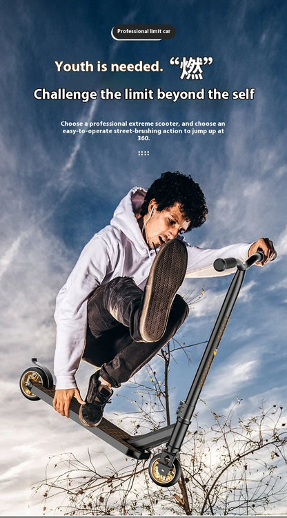 Adolescente profissional de scooter de manobras adulto elegante mostrando extremo carro de duas rodas scooter passeio de scooter