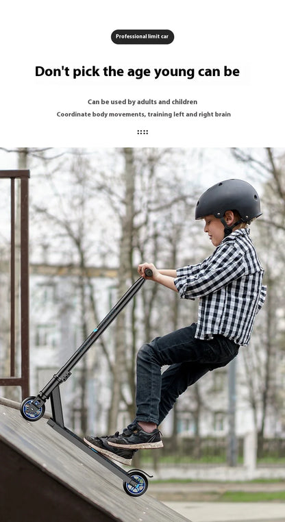 Adolescente profissional de scooter de manobras adulto elegante mostrando extremo carro de duas rodas scooter passeio de scooter