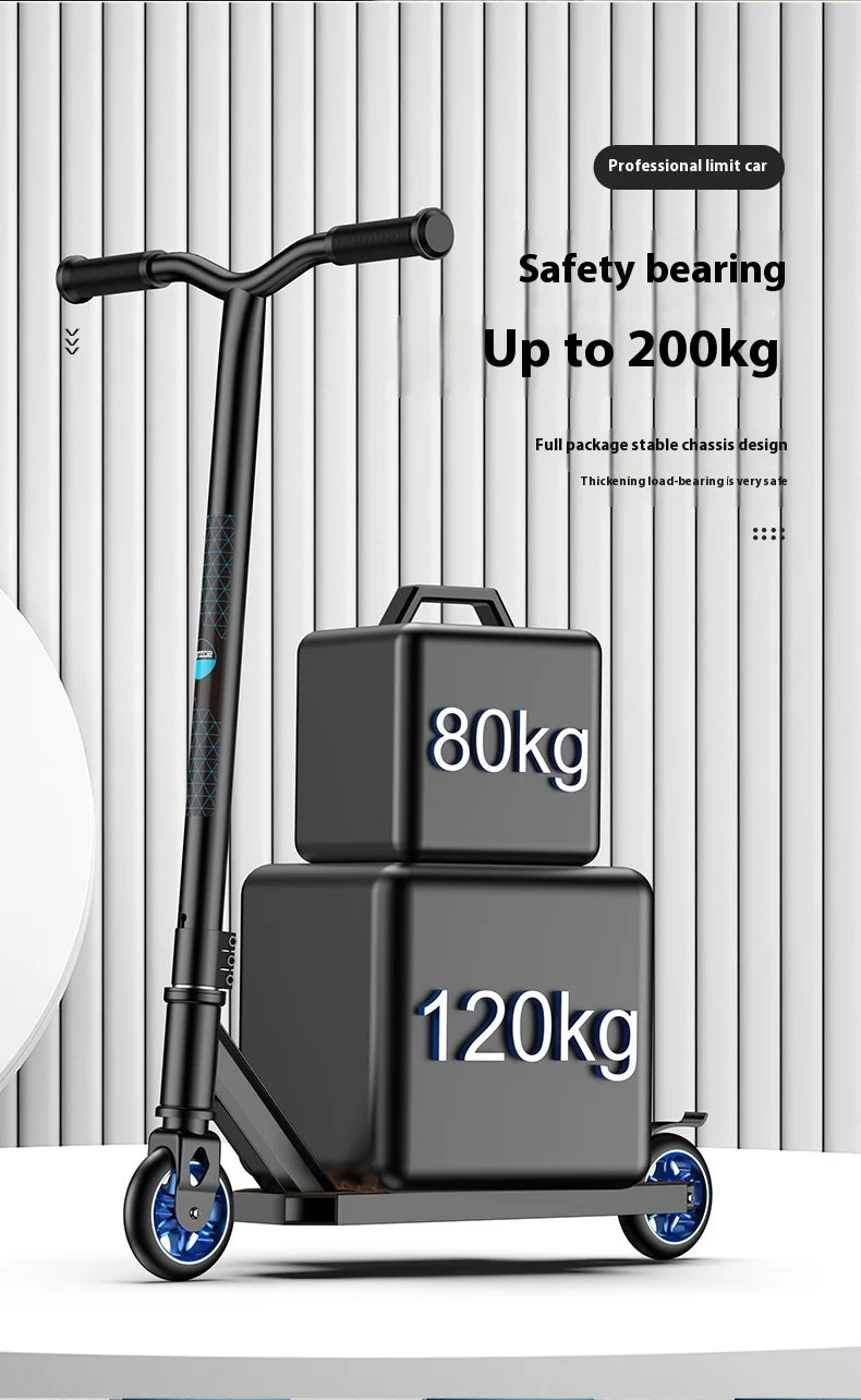 Adolescente profissional de scooter de manobras adulto elegante mostrando extremo carro de duas rodas scooter passeio de scooter