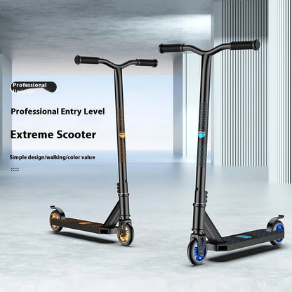 Adolescente profissional de scooter de manobras adulto elegante mostrando extremo carro de duas rodas scooter passeio de scooter