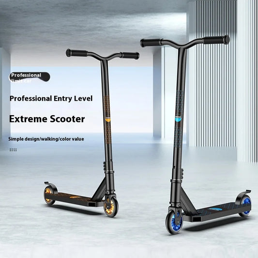 Adolescente profissional de scooter de manobras adulto elegante mostrando extremo carro de duas rodas scooter passeio de scooter