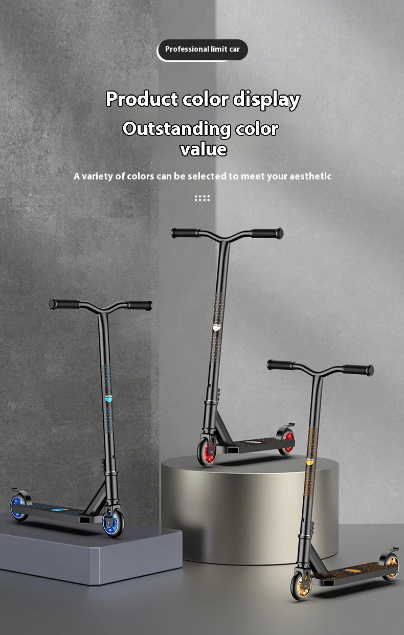 Adolescente profissional de scooter de manobras adulto elegante mostrando extremo carro de duas rodas scooter passeio de scooter