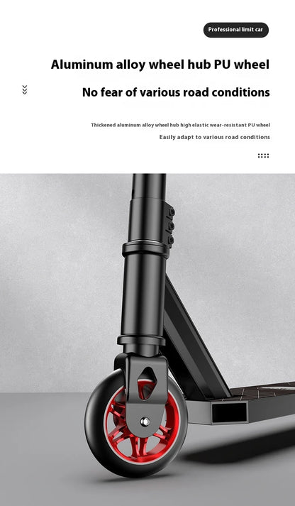 Adolescente profissional de scooter de manobras adulto elegante mostrando extremo carro de duas rodas scooter passeio de scooter